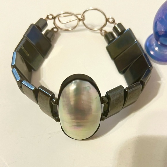 Tungsten Link with a large Mabe Pearl Bracelet - Picture 4 of 10